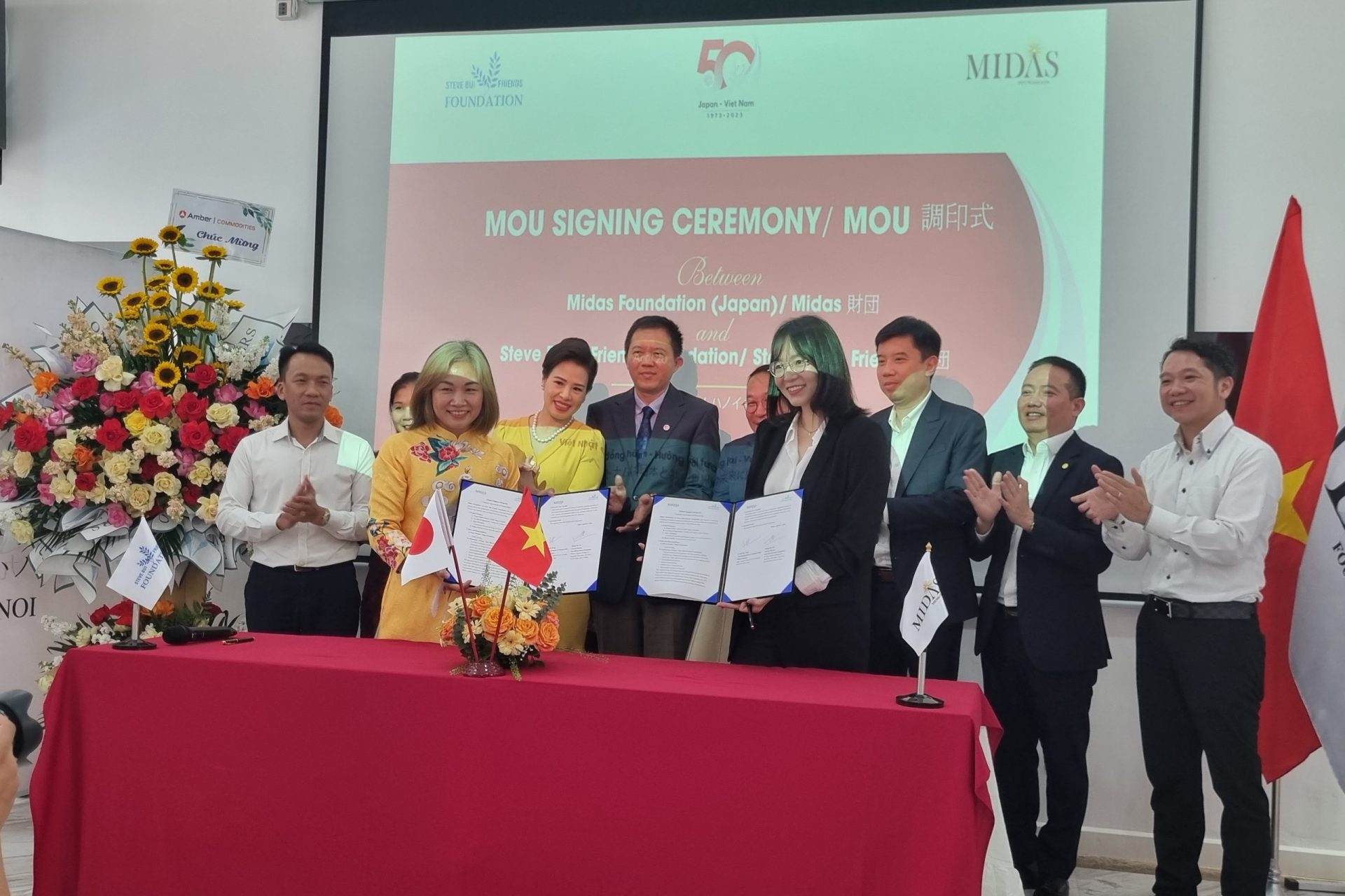 Lễ ký kết Biên bản ghi nhớ giữa Quỹ Steve Bùi & những người bạn và Quỹ Midas trong việc thực hiện các dự án cộng đồng tại Đông Nam Á