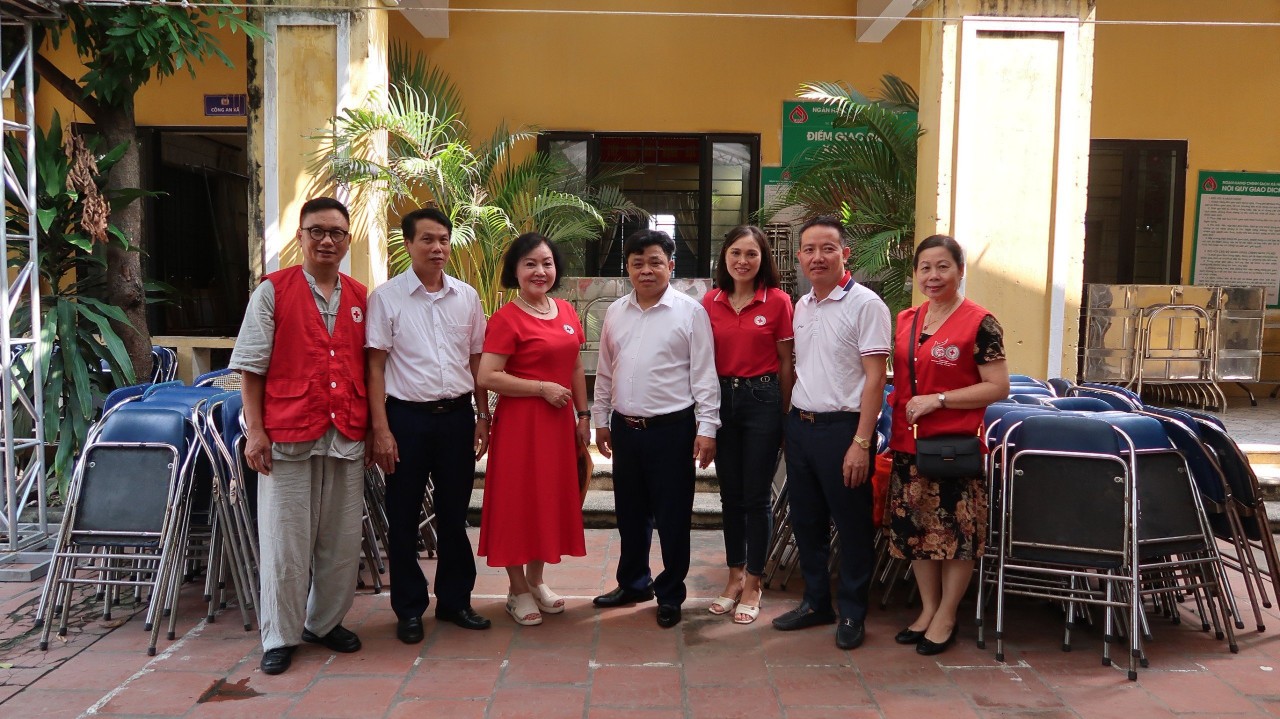 Quỹ Next-G phối hợp với Hội Chữ Thập Đỏ tặng quà xã Kim Lũ, huyện Sóc Sơn